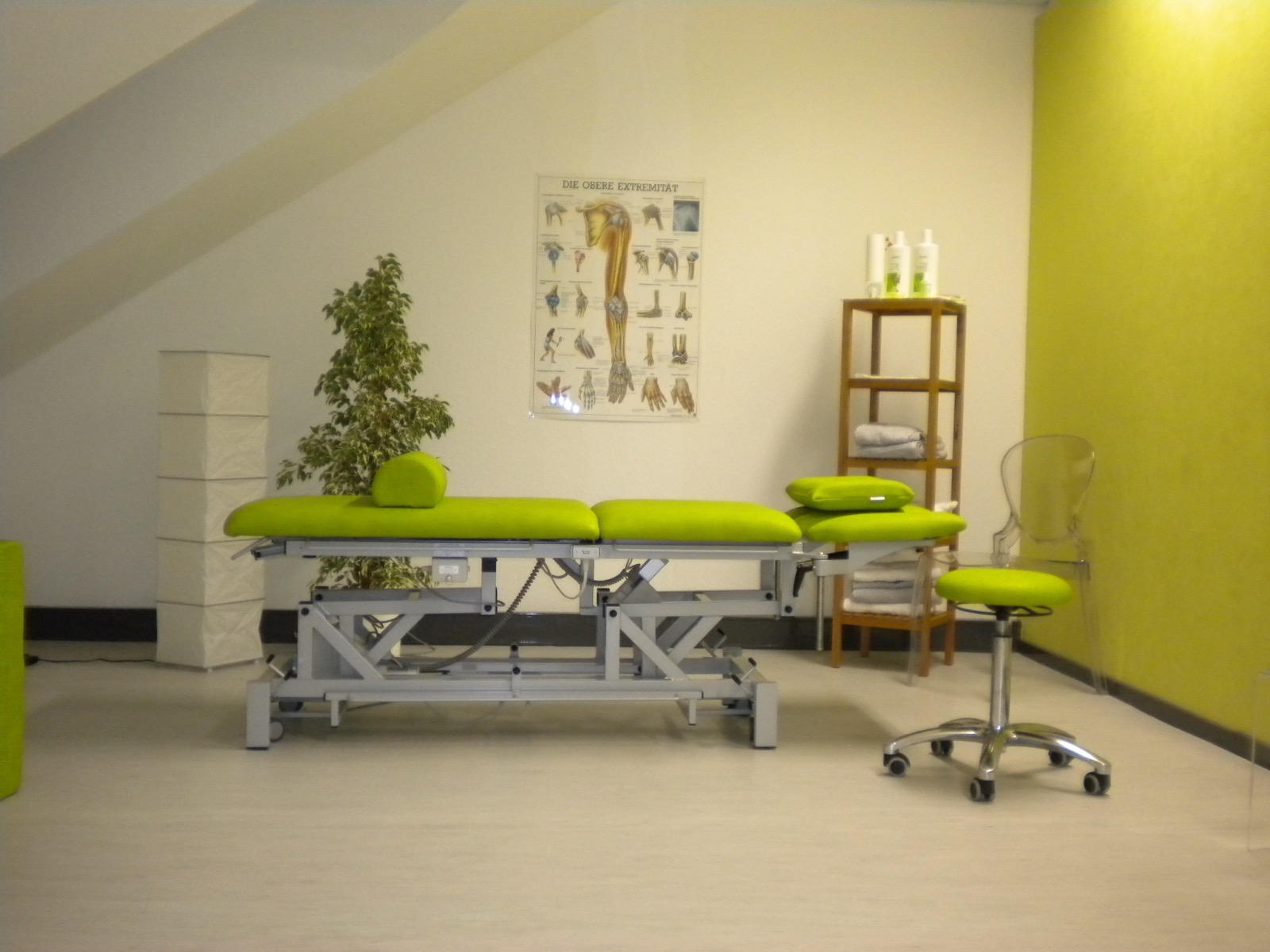 Behandlungsraum der Praxis Strerath und Mika